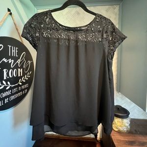 Black lace torrid top size 00 (103)